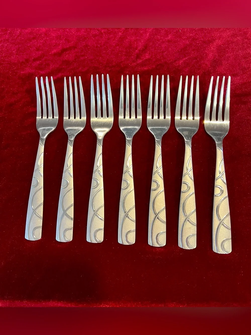 38 piece Cambridge Silversmith Flatware Set, Swirl Sand Pattern